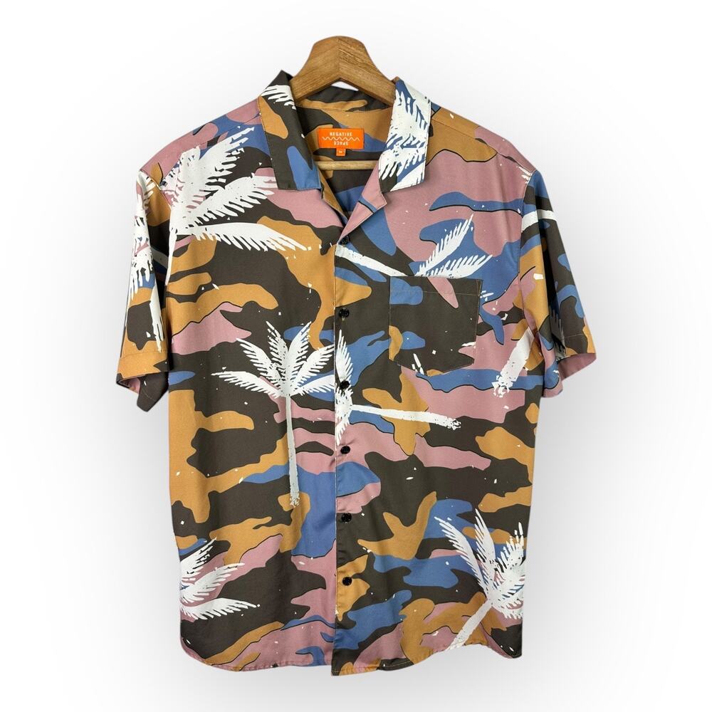 Negative Space Mens M Colorful Camouflage Tropical Button Up Short Sleeve Shirt